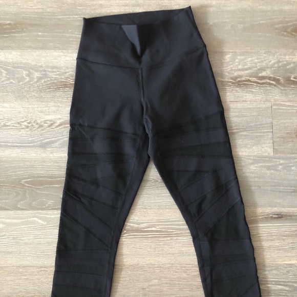 New* lululemon tech mesh - Picture 3 of 3